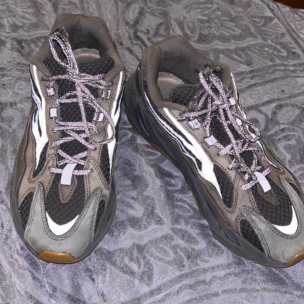 Adidas Yeezy Boost 700